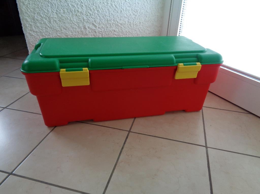 Coffre De Rangement Voyager rouge/vert., Huis en Inrichting, Woonaccessoires | Kisten, Ophalen, Gebruikt, Overige materialen