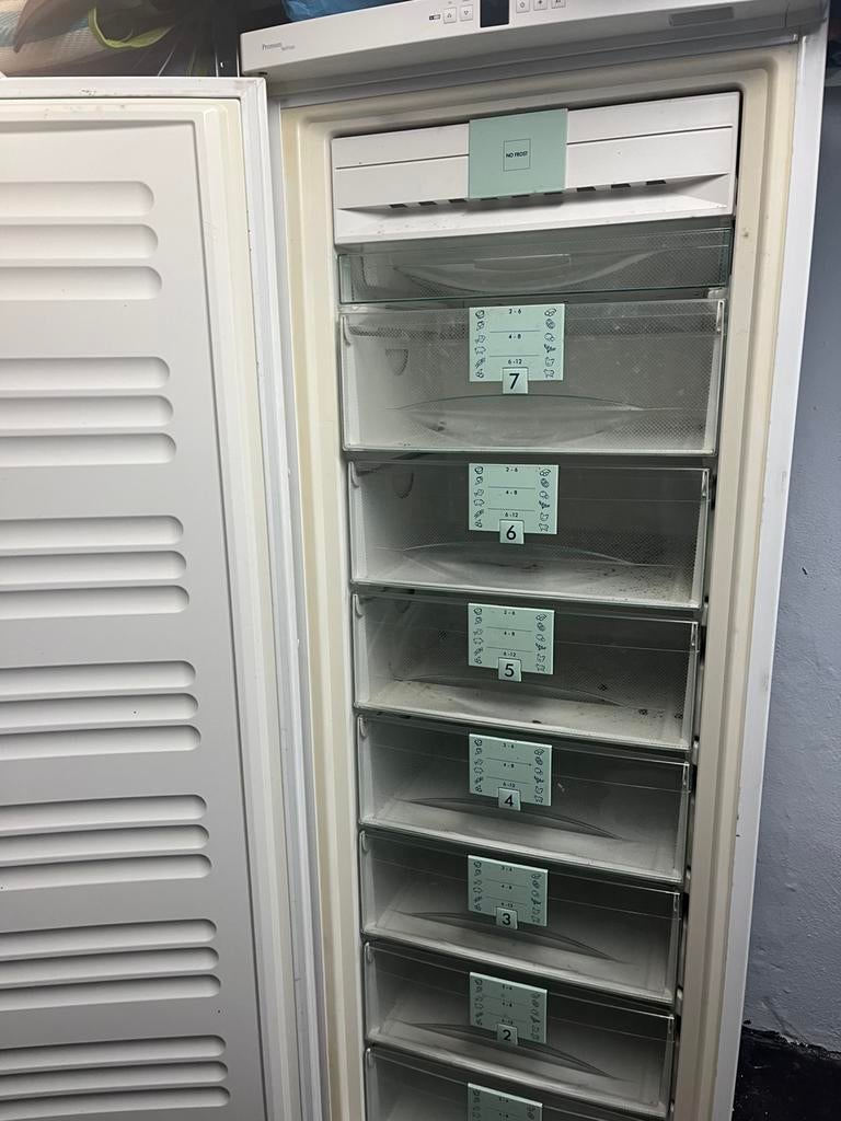 Liebherr Diepvries A++ met 8 Lades. WERKT PRRFECT!, Ophalen, Zo goed als nieuw