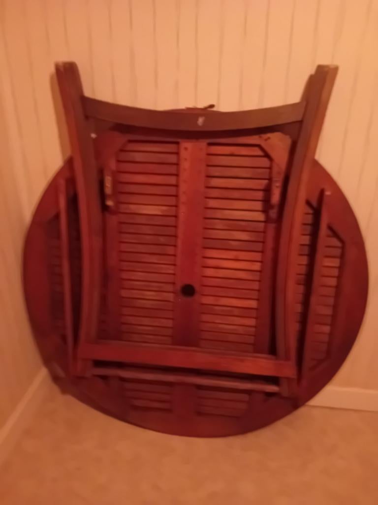 Table ronde en merisier et 4 chaises, Enlèvement