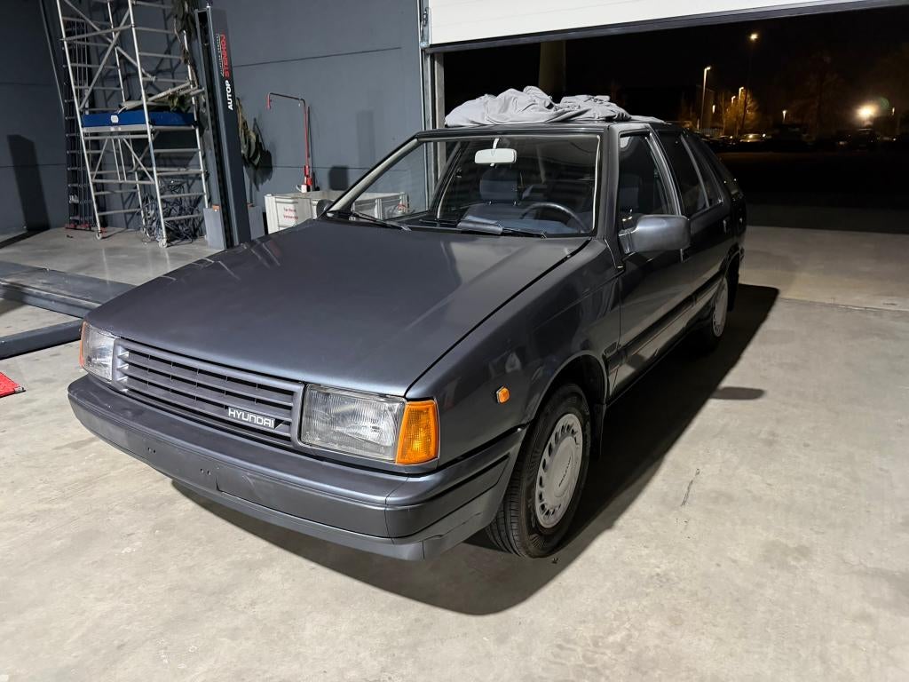 HYUNDAI PONY, Auto's, Hyundai, Particulier, Pony, Benzine, Euro 1, Berline, 5 deurs, Handgeschakeld, Blauw, Blauw, Stof, Voorwielaandrijving