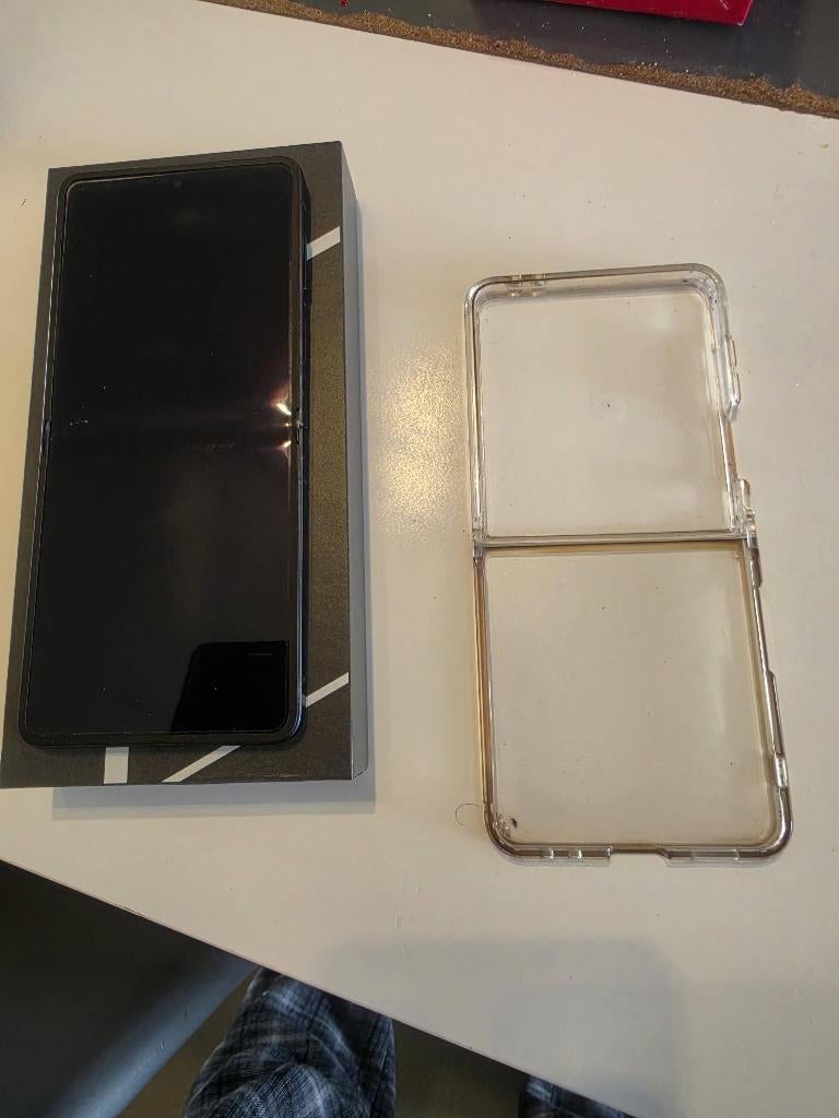 Samsung z flip7 256 go, Télécoms, Téléphonie mobile | Samsung, Comme neuf, Galaxy Z Flip, 256 GB, Sans abonnement, Avec simlock (verrouillage SIM)