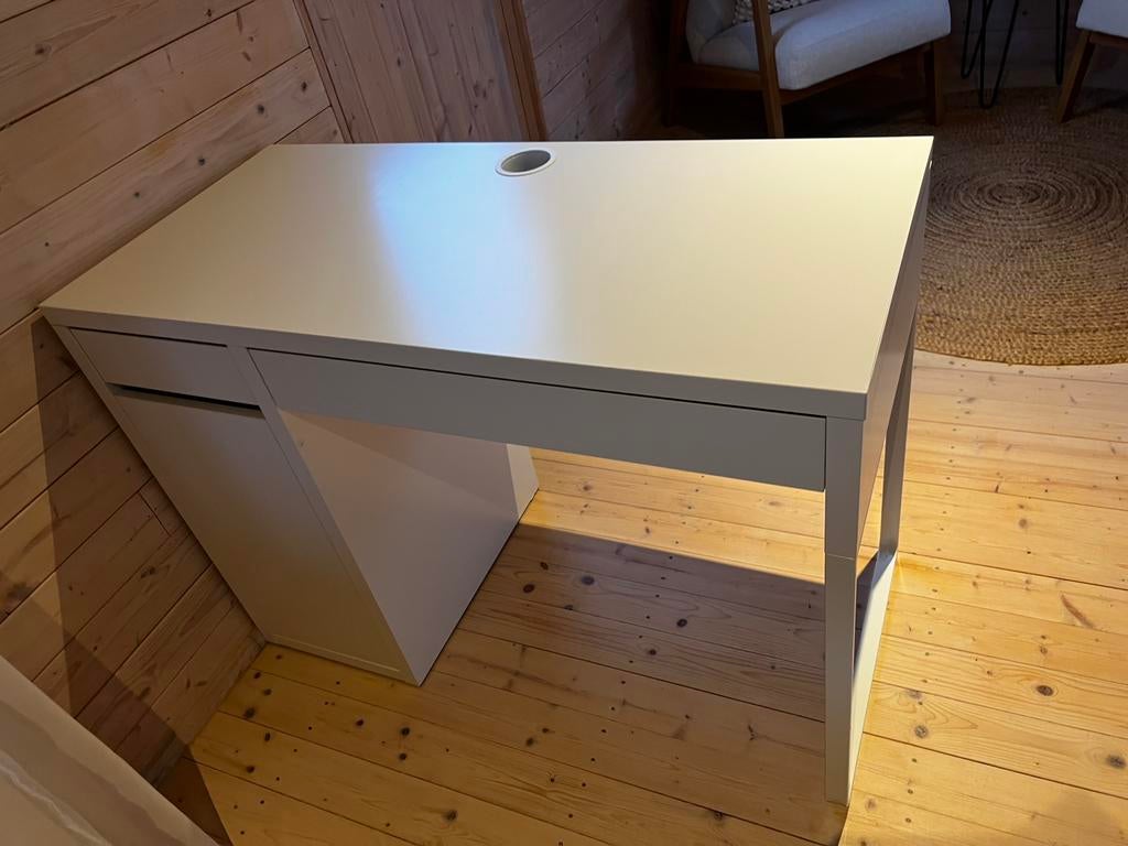 Bureau Ikea nieuwstaat, Ophalen, Zo goed als nieuw, IKEA