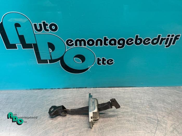 Butée 4portes avant droite d'un Toyota Yaris Verso (Yaris V, Autos : Pièces & Accessoires, -, 3 mois de garantie, Toyota, Utilisé