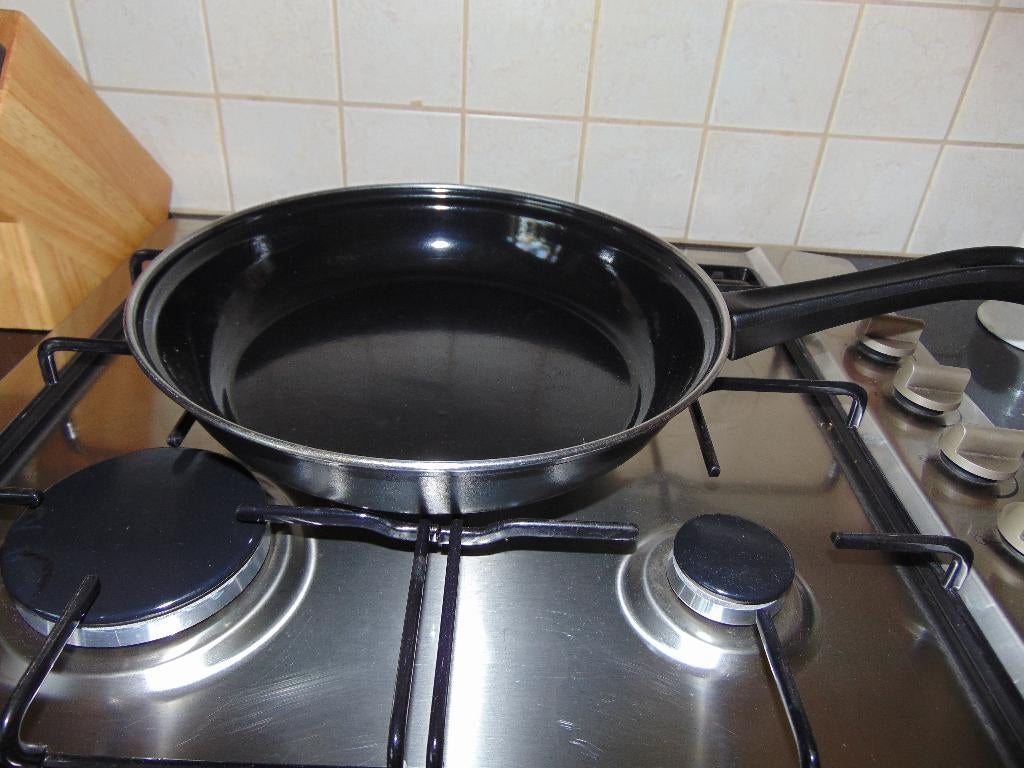 Pan 28 cm in zeer goede staat, Ophalen of Verzenden, Gebruikt, Koekenpan of Braadpan, Keramische plaat