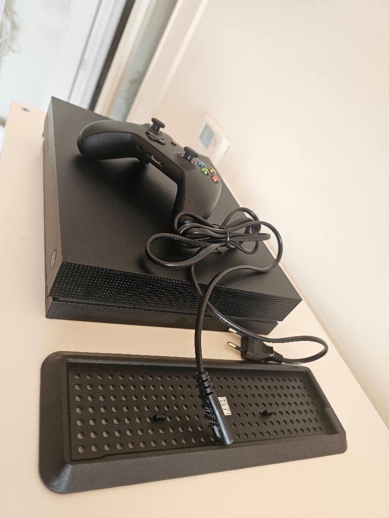 Xbox One X 1TB, refubrished like new 4K console, Games en Spelcomputers, Refurbished, Ophalen of Verzenden, 1 TB, Met 1 controller