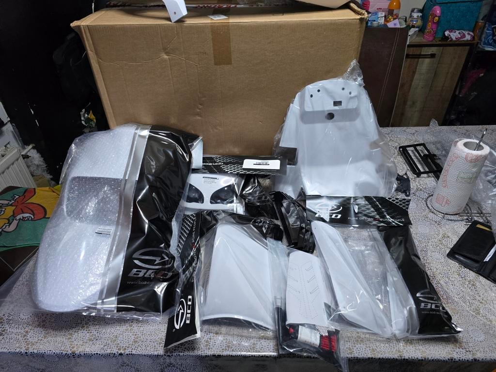 Lot de pièces neuve emballer échange possible avec vehicule, Vélos & Vélomoteurs, Scooters | Piaggio