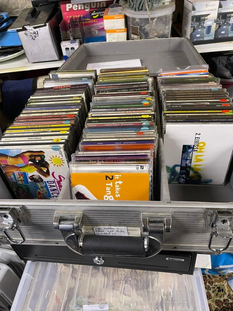 Koffer met cd ‘s.  105 stuks, Ophalen, Zo goed als nieuw