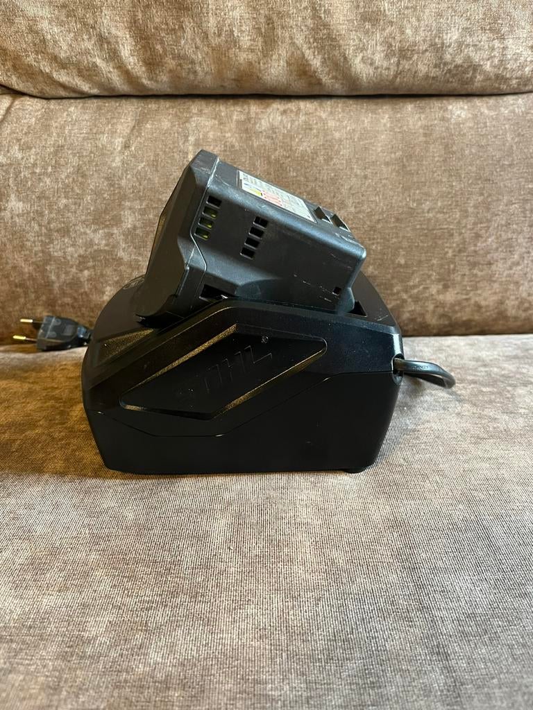 STIHL AK 10 + chargeur AL 101 – bon état – 85 €, Enlèvement, Comme neuf, Électrique