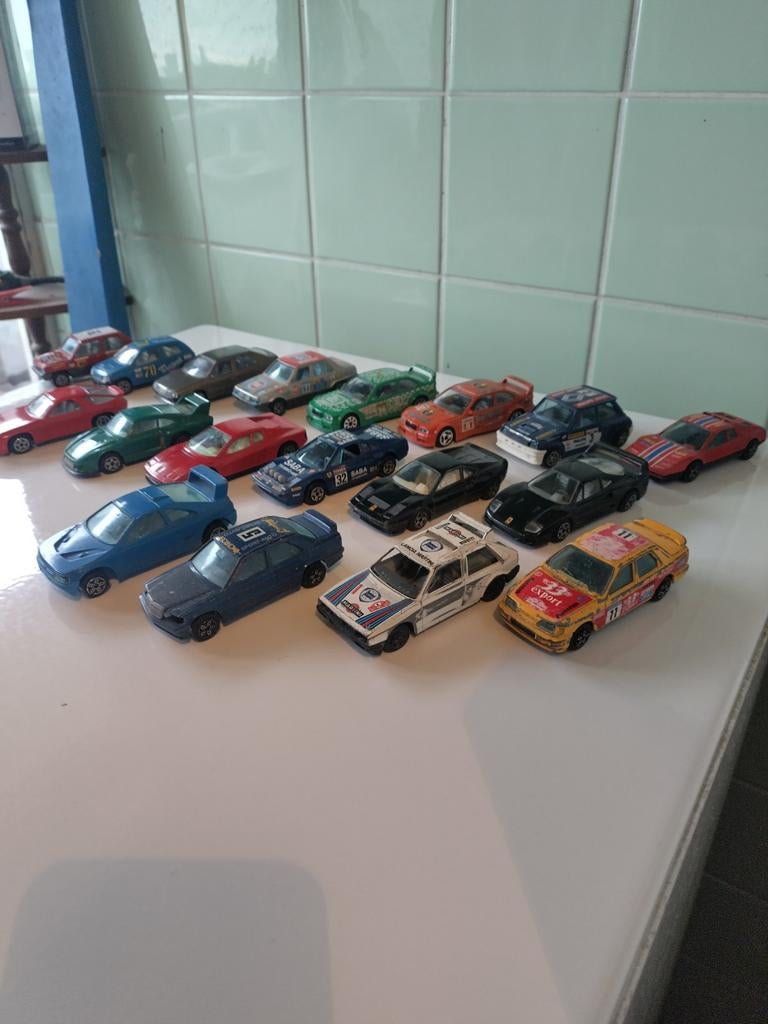 18x Modellen Burago 1/43 AFHALING LEES BESCHRIJVING, Ophalen, Gebruikt, Auto