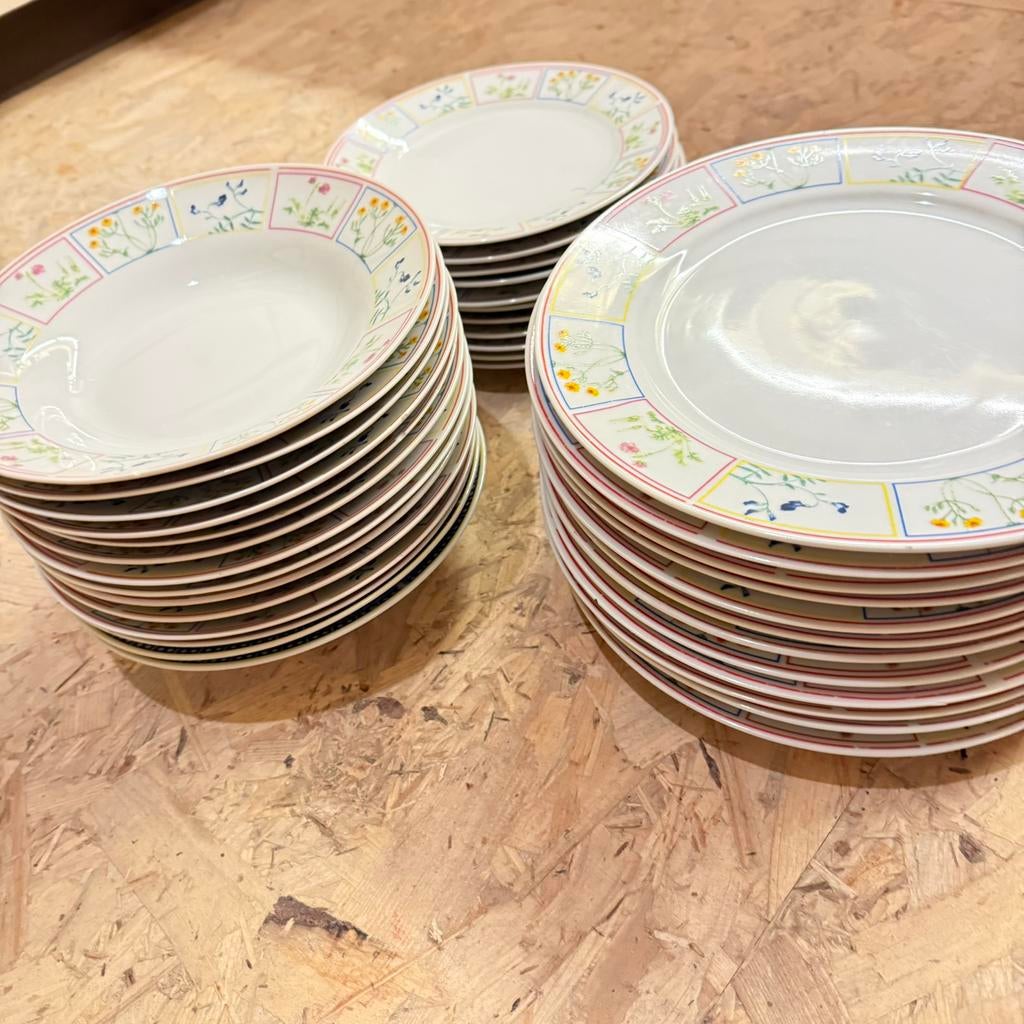 Service de table porcelaine décor floral, Enlèvement, Porcelaine