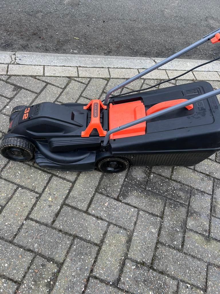 Tondeuse électrique   BLACK+ DECKER, Ophalen, Cirkelmaaier, Gebruikt, Elektrische grasmaaier