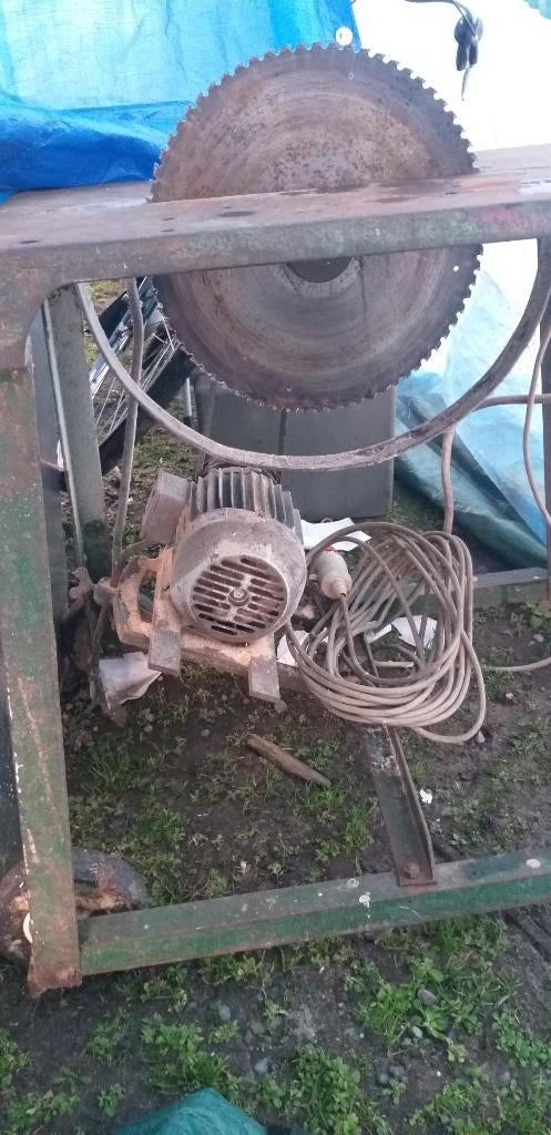 hout tafel zaagmachine 380v, 600 à 1200 watts, 30 à 70 mm, Enlèvement, Utilisé