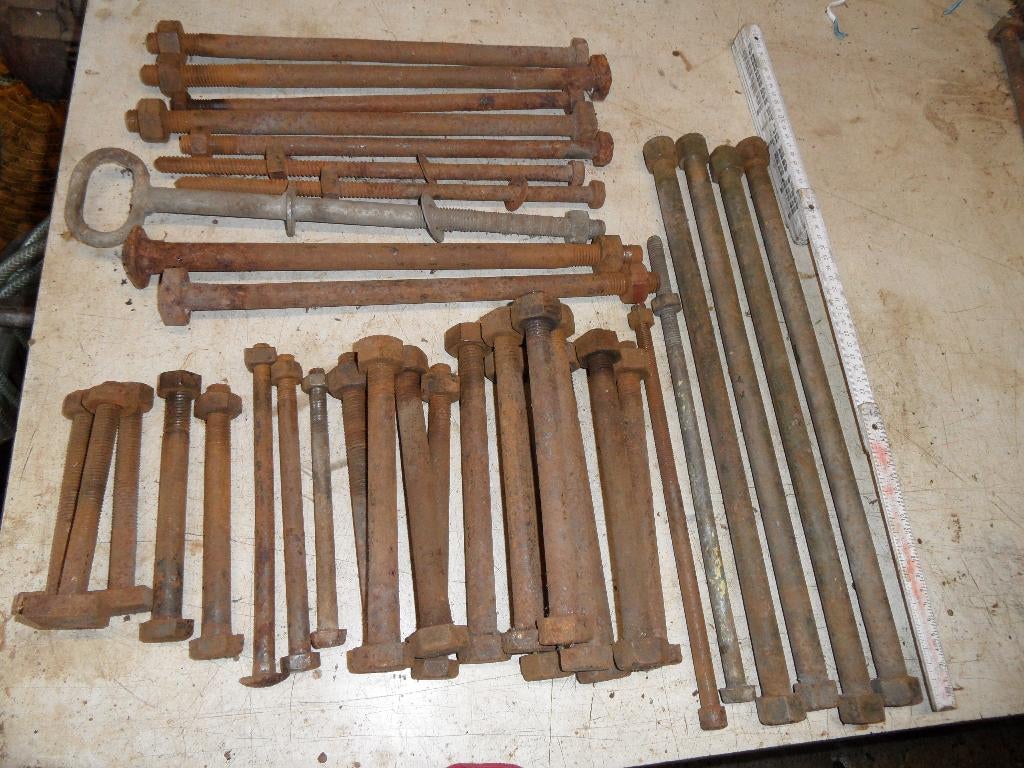 A vendre une caisse de grand boulons, Bricolage & Construction, Quincaillerie & Fixations, Enlèvement, Comme neuf, Boulons ou Écrous