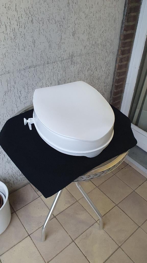 Toiletverhoger mét deksel., Diversen, Verpleegmiddelen, Zo goed als nieuw, Ophalen of Verzenden