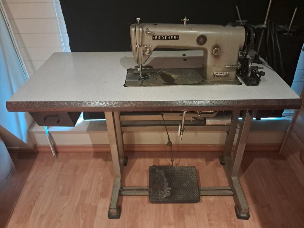 Industriële naaimachine,  brother., Hobby & Loisirs créatifs, Machines à coudre & Accessoires, Enlèvement, Machine à coudre