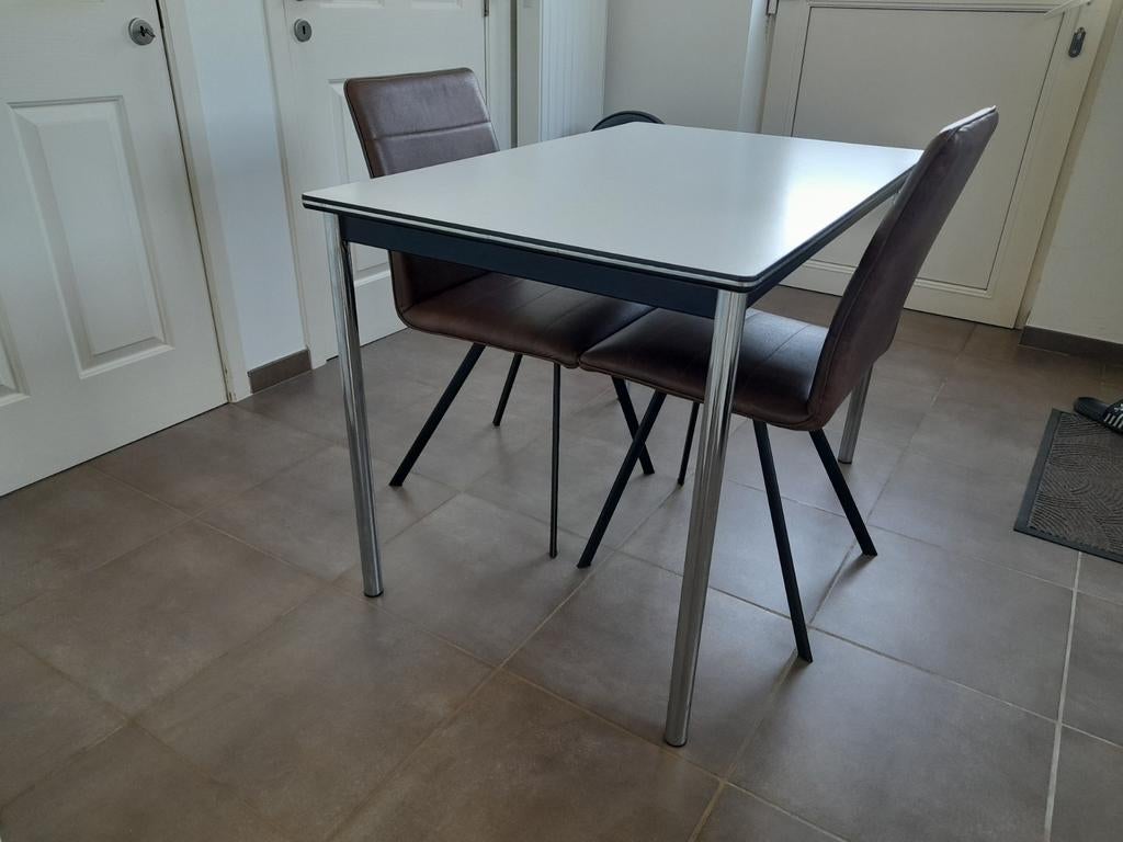 Keukentafel + 2 stoelen, Ophalen