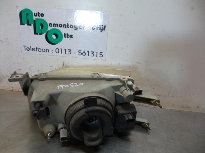 Phare droit d'un Suzuki Swift (Swift 96-), Autos : Pièces & Accessoires, Éclairage, Suzuki, Utilisé, Enlèvement ou Envoi