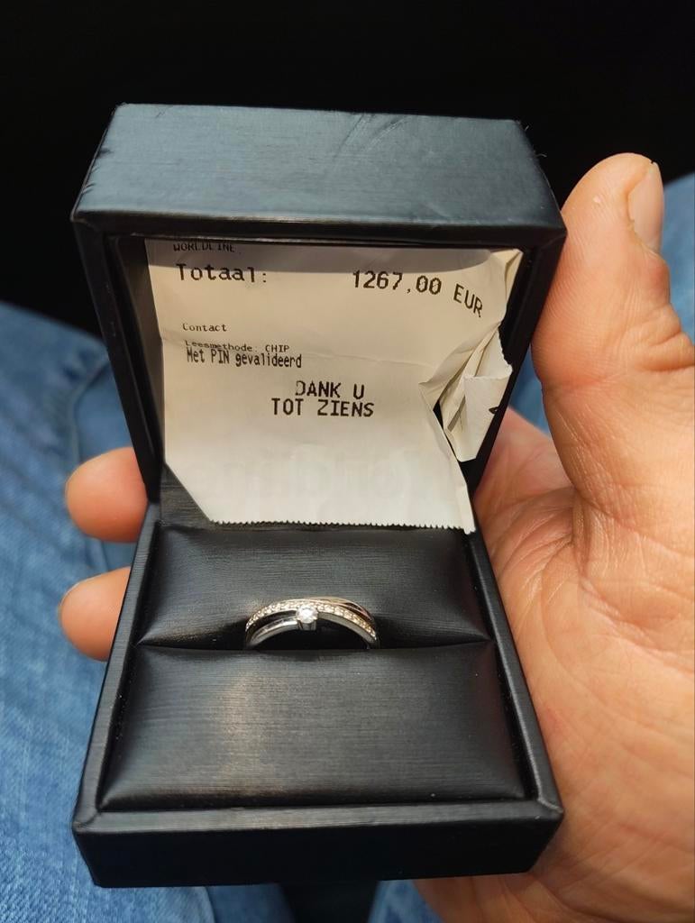 Zilver kleurige Ring met Diamant, Ophalen, Zo goed als nieuw, Zilver, Dame