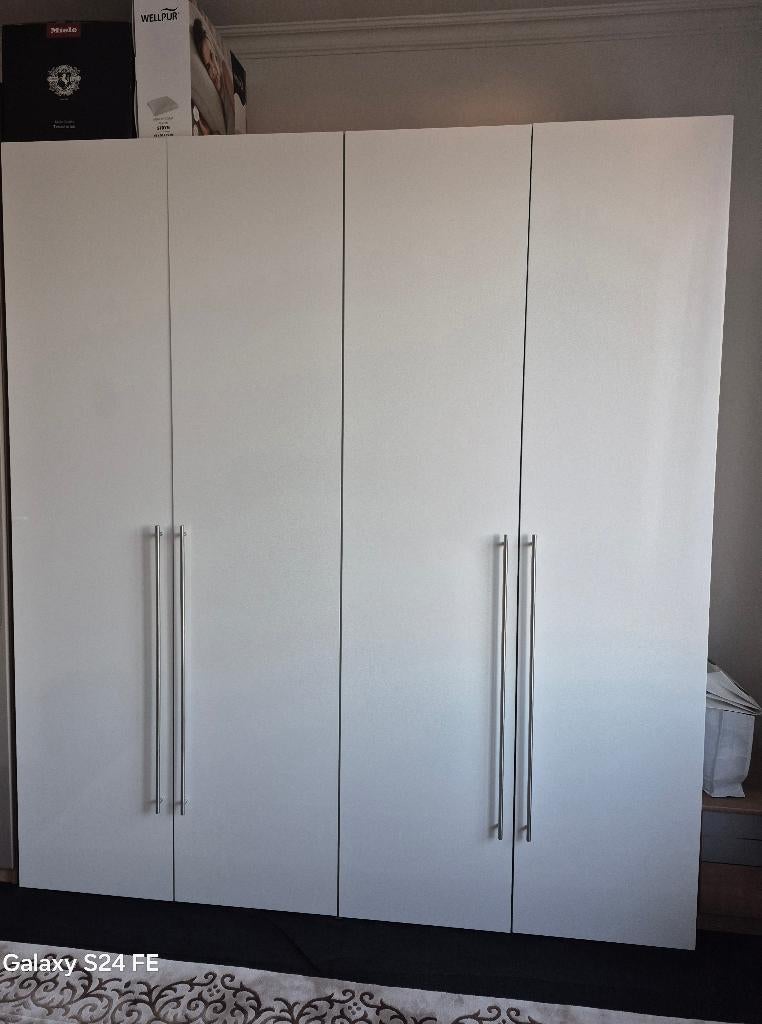 Armoire 4 portes 200x220x60, 150 à 200 cm, Comme neuf, Enlèvement, 200 cm ou plus