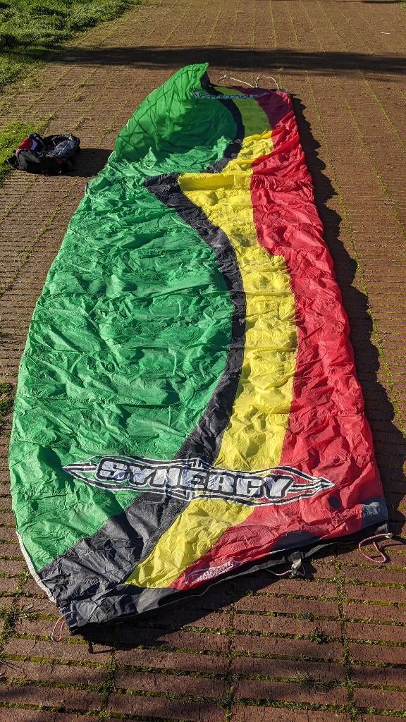 Peter Lynn Synergy vlieger 10 m² met stang (twinskin), Gebruikt, Verzenden, 10 m², Geen board