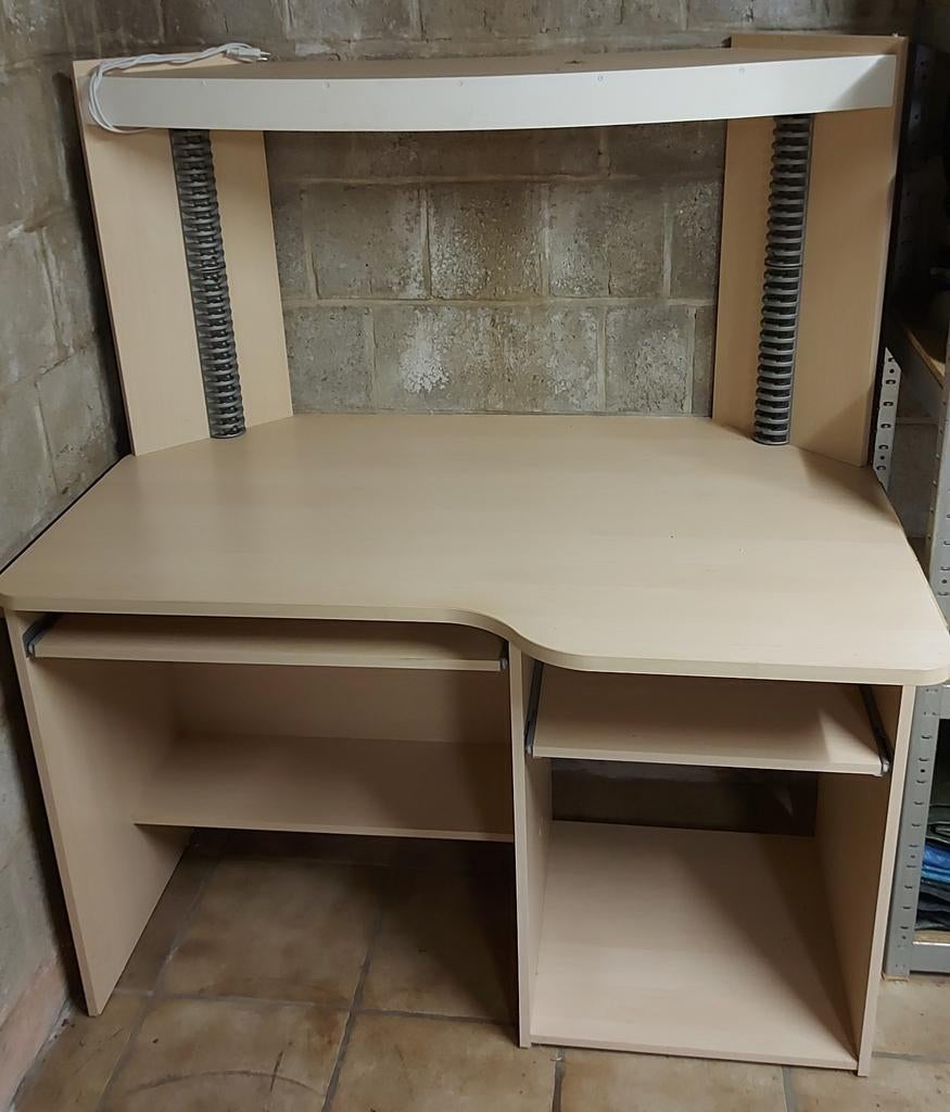 Bureau avec éclairage