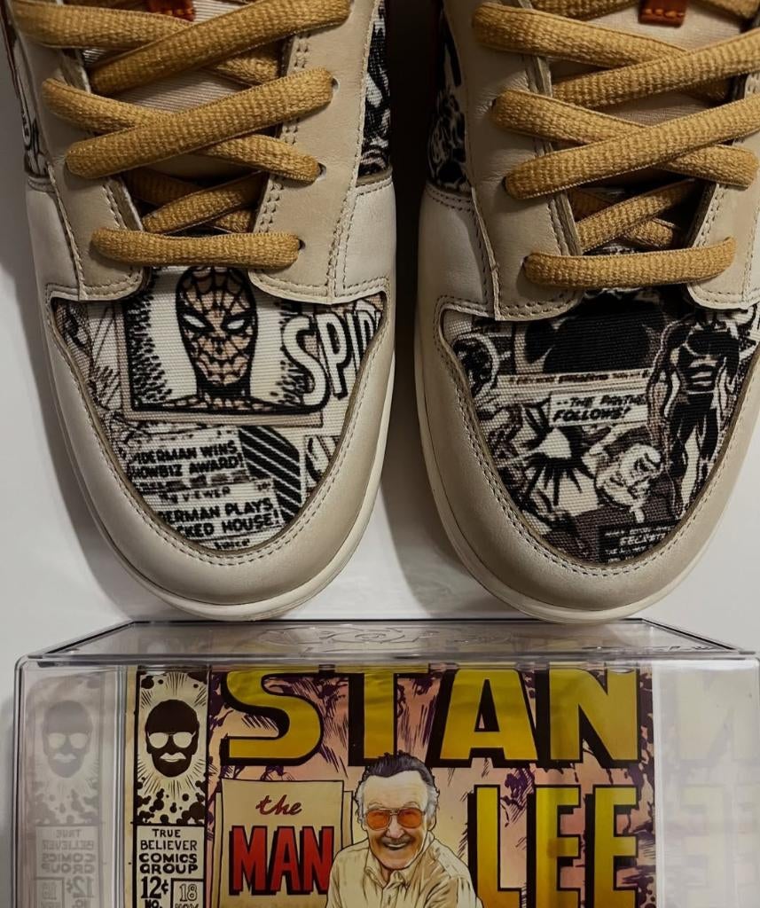 Stan Lee x Nike SB Dunk Low x ReverseLand, Kleding | Heren, Schoenen, Overige kleuren, Verzenden, Nike, Nieuw