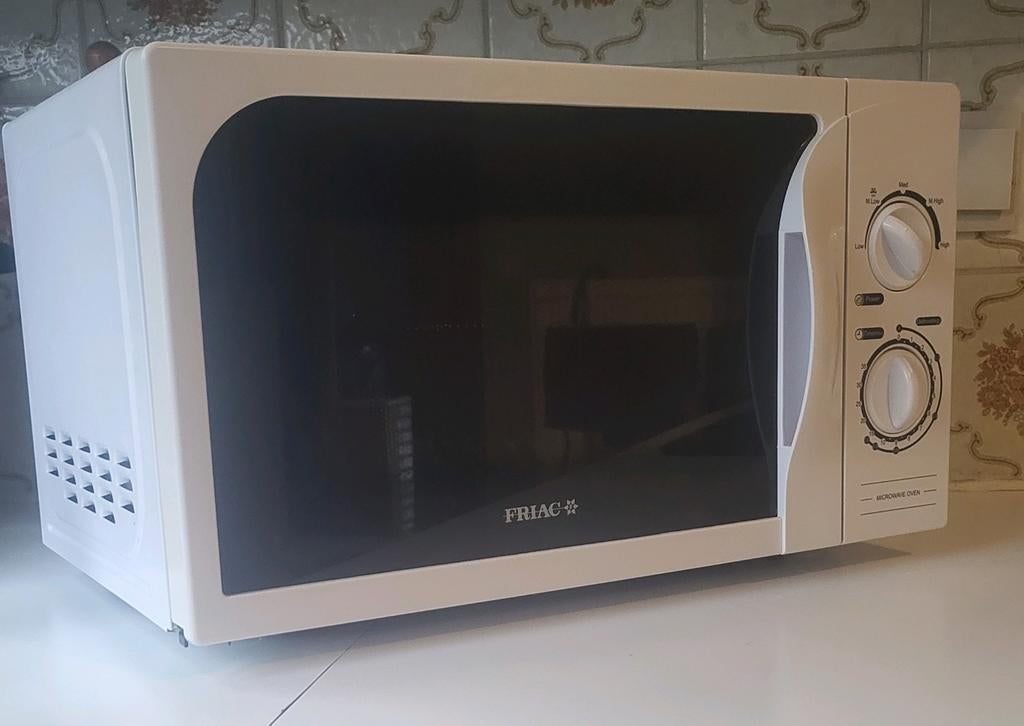 Friac magnetron (wit), Elektronische apparatuur, Microgolfovens, Ophalen, Zo goed als nieuw, Draaiplateau