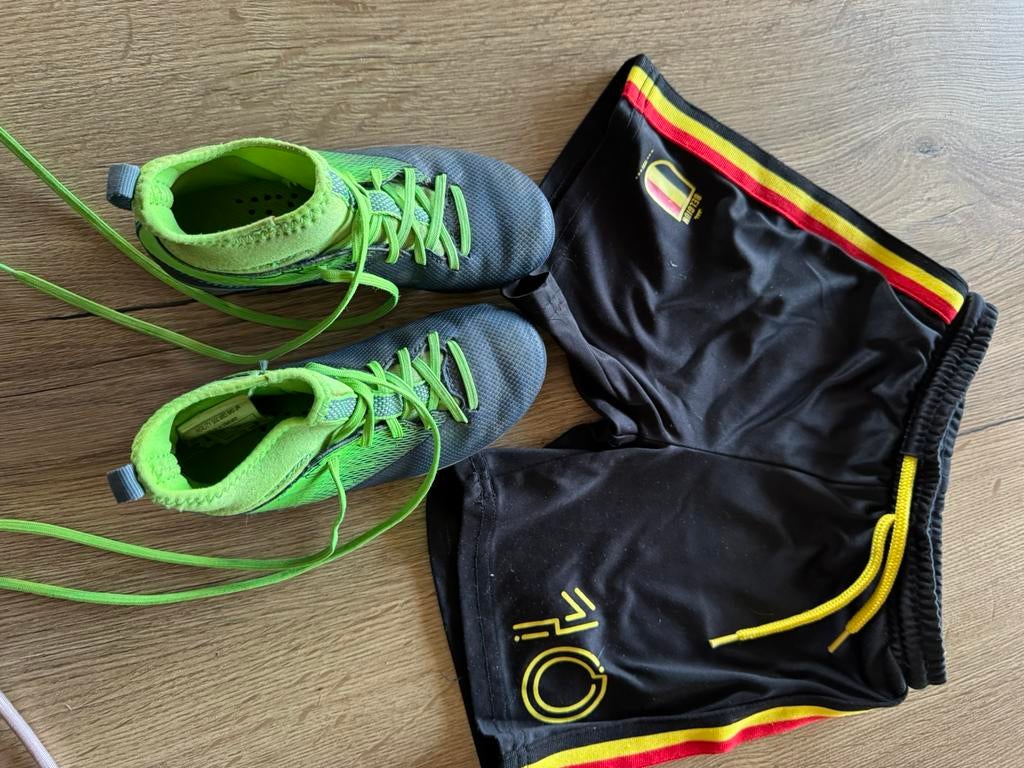 Voetbalschoenen Decathlon maat 28 en voetbalshort JBC 5 jaar, Sport en Fitness, Ophalen of Verzenden, Gebruikt, Schoenen