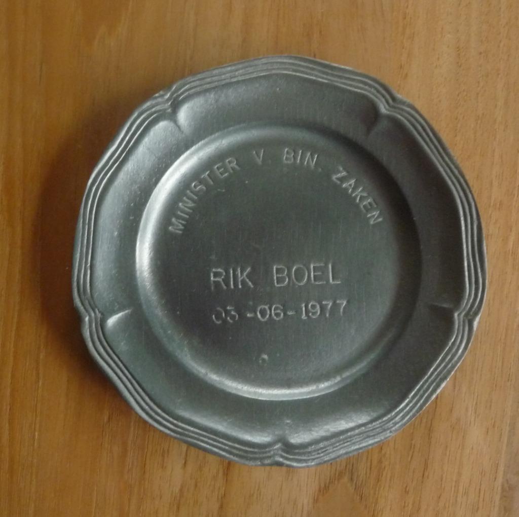 Tinnen schotel Rik Boel, Antiek en Kunst, Ophalen of Verzenden