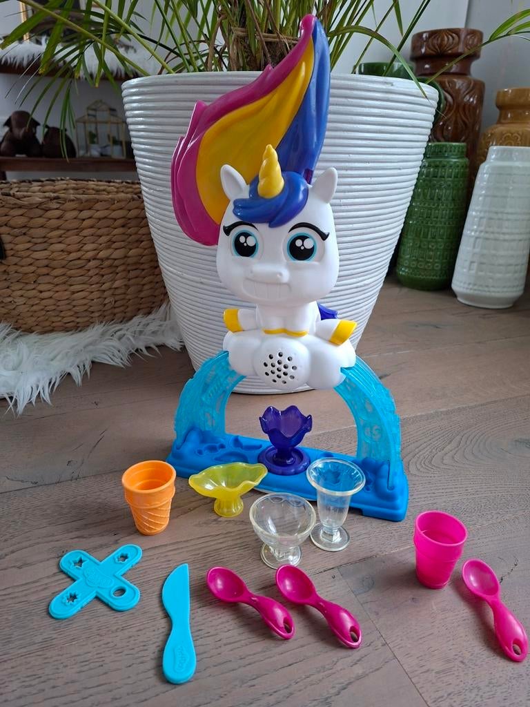 Play-doh drollendraaiende eenhoorn ijsmachine, Enlèvement ou Envoi, Comme neuf, Bricolage, Sonore