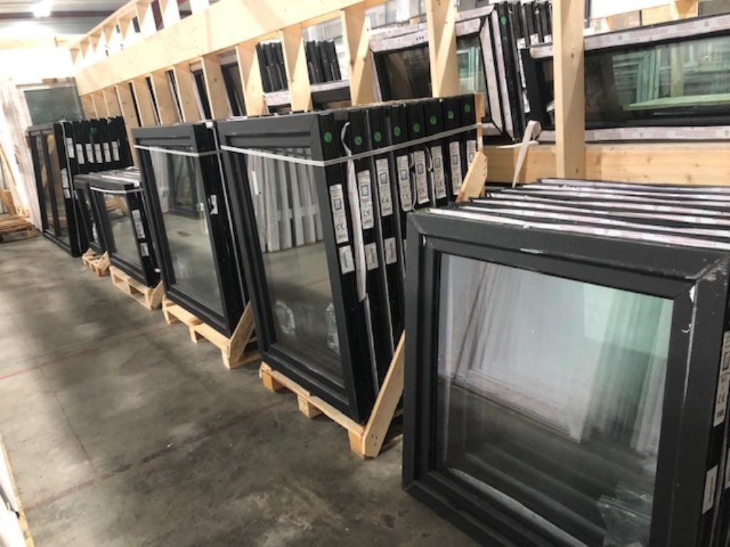 Wij hebben het wel op voorraad, zwart binnen en buiten. HR++, Ophalen of Verzenden, Nieuw, Gevelraam of Ruit, Dubbelglas