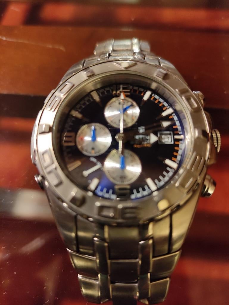 Festina état neuf batterie neuve parfait, Enlèvement ou Envoi, Comme neuf