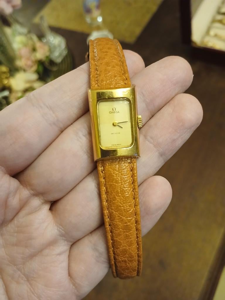 Montre Omega De ville Tank Pour femme., Bijoux, Sacs & Beauté, Montres | Femmes, Montre-bracelet, Autres marques, Cuir, Enlèvement