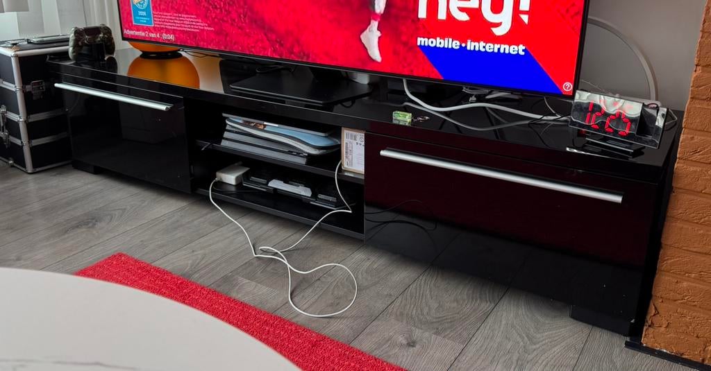 Tv meubel zwart glanzend ikea, Enlèvement, Utilisé