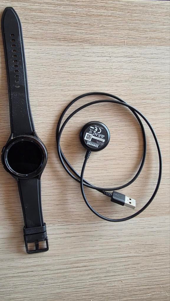 Samsung Galaxy Watch 4 Classic 46mm + oplader, Enlèvement ou Envoi