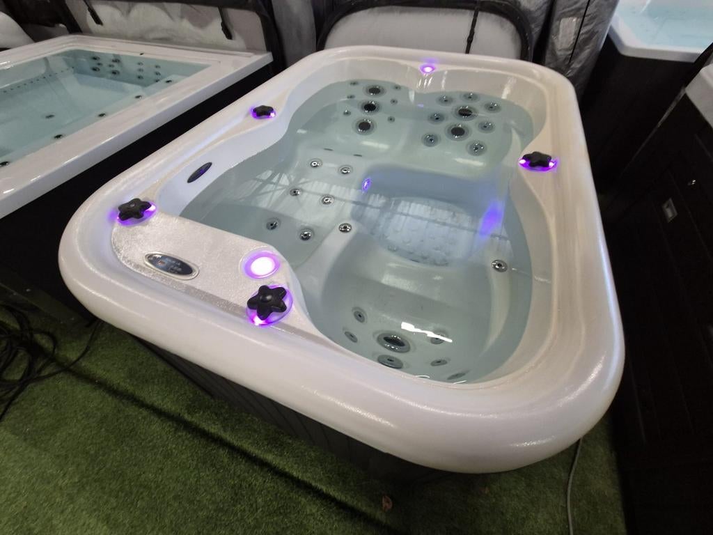 3 persoons Balboa spa AANBIEDING NU VOOR 2600 EURO‼️, Ophalen of Verzenden