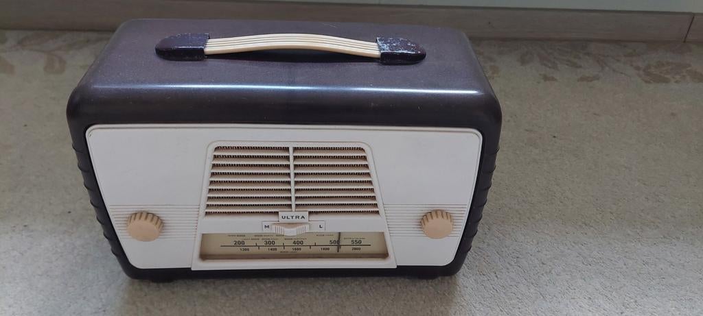 Ancienne radio en bakélite, Enlèvement