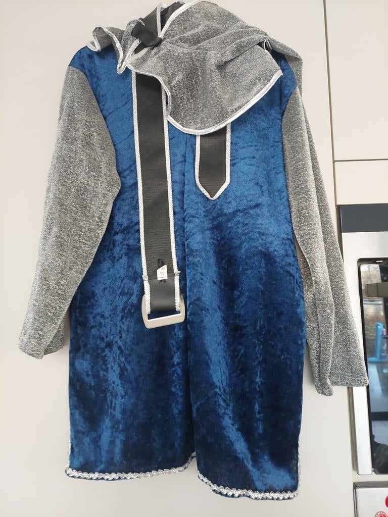 Ridderpak 1 maal aan gehad., Ophalen