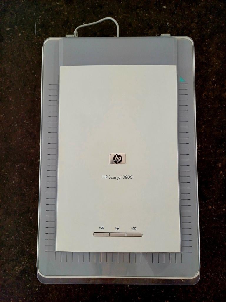 HP Scanjet 3800/Scanne aussi 2 formats de dias, Enlèvement ou Envoi, Comme neuf