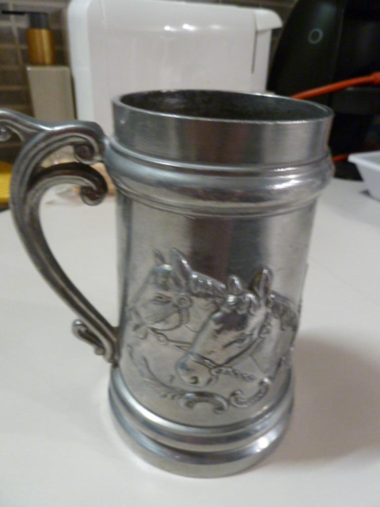 Chope à bière en étain 12 cm de haut, Antiquités & Art, Enlèvement ou Envoi