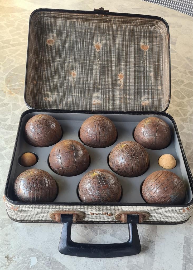 boules de pétanque authentiques dans leur boîte d'origine, Enlèvement