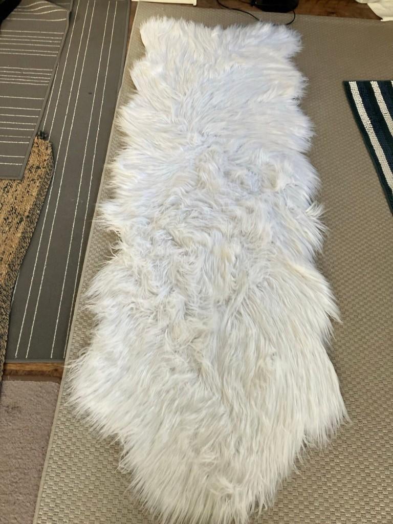 Prachtig tapijt:lang en zacht/Beautiful carpet:long and soft, Gebruikt, Wit, Vierkant, 150 tot 200 cm