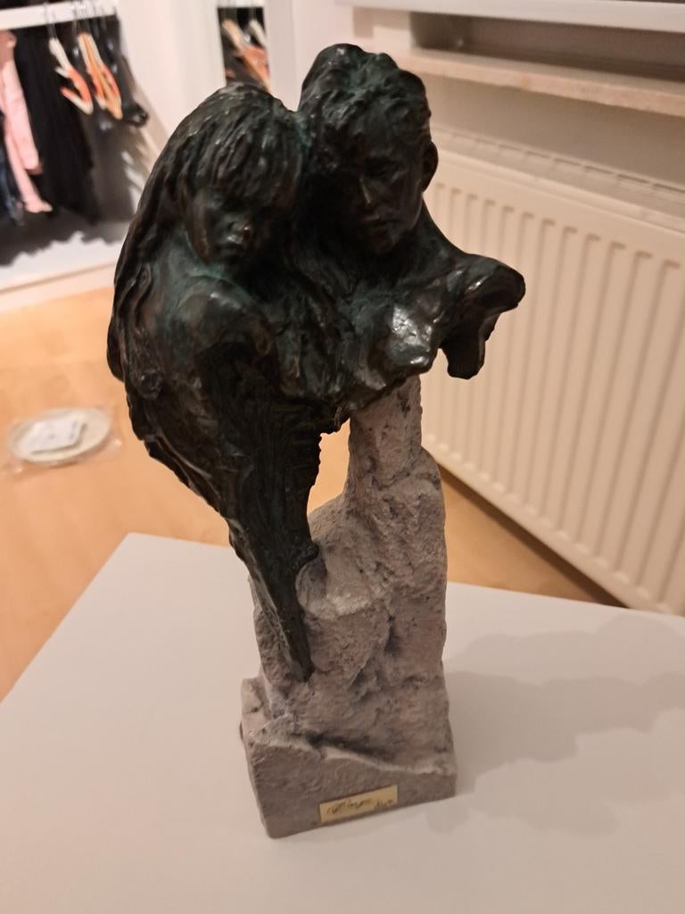 Décoration d'armoire ou de cheminée, Enlèvement