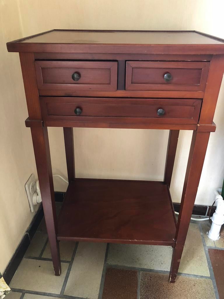 Petit secrétaire, Enlèvement