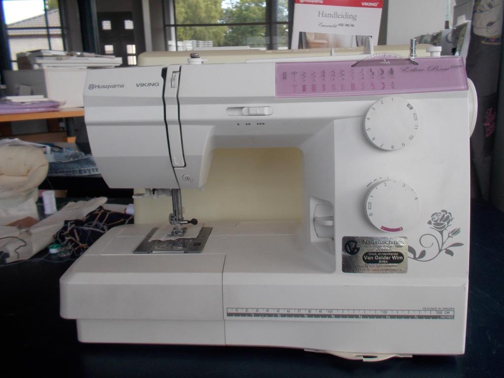 Husqvarna type 250 M ( = emerald 118 ), Hobby & Loisirs créatifs, Machines à coudre & Accessoires, Utilisé, Accessoires, Husqvarna