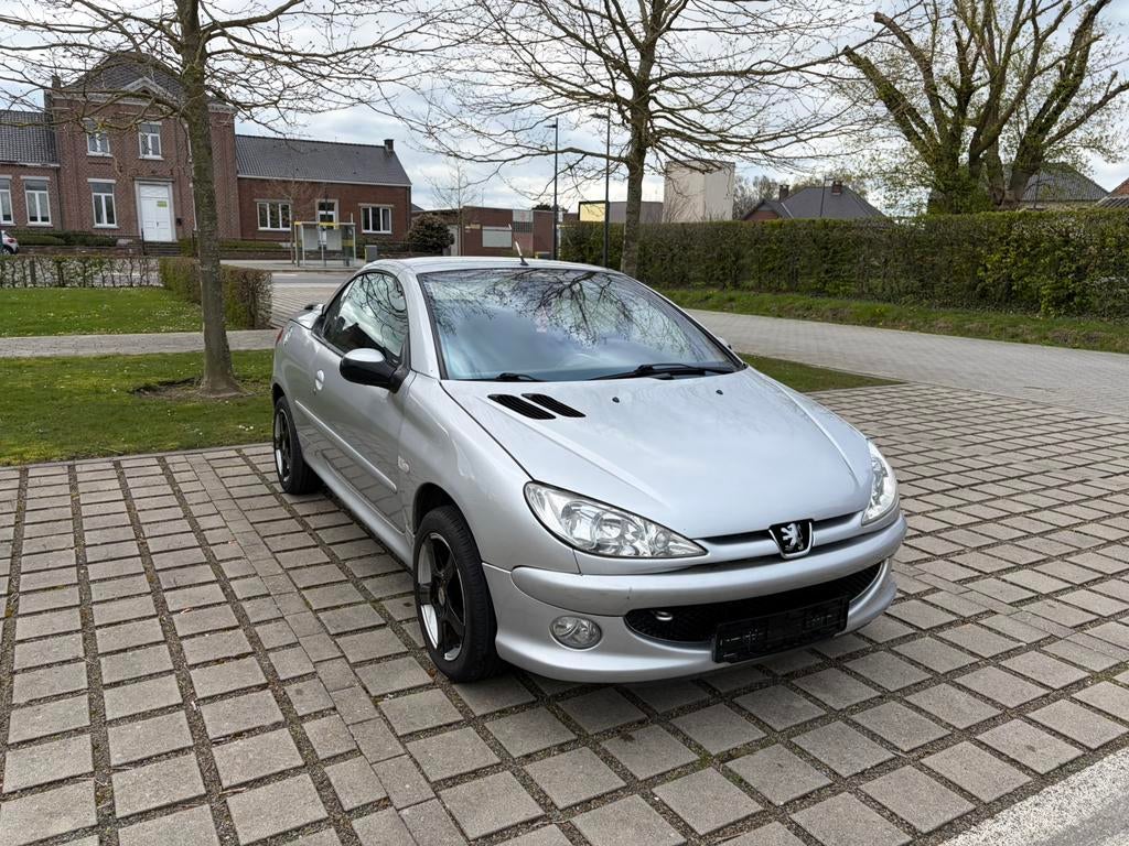 Peugeot 206cc cabrio 1.6i benzine gekeurd voor verkoop, Autos, Peugeot, Particulier, ABS, Airbags, Air conditionné, Alarme, Bluetooth
