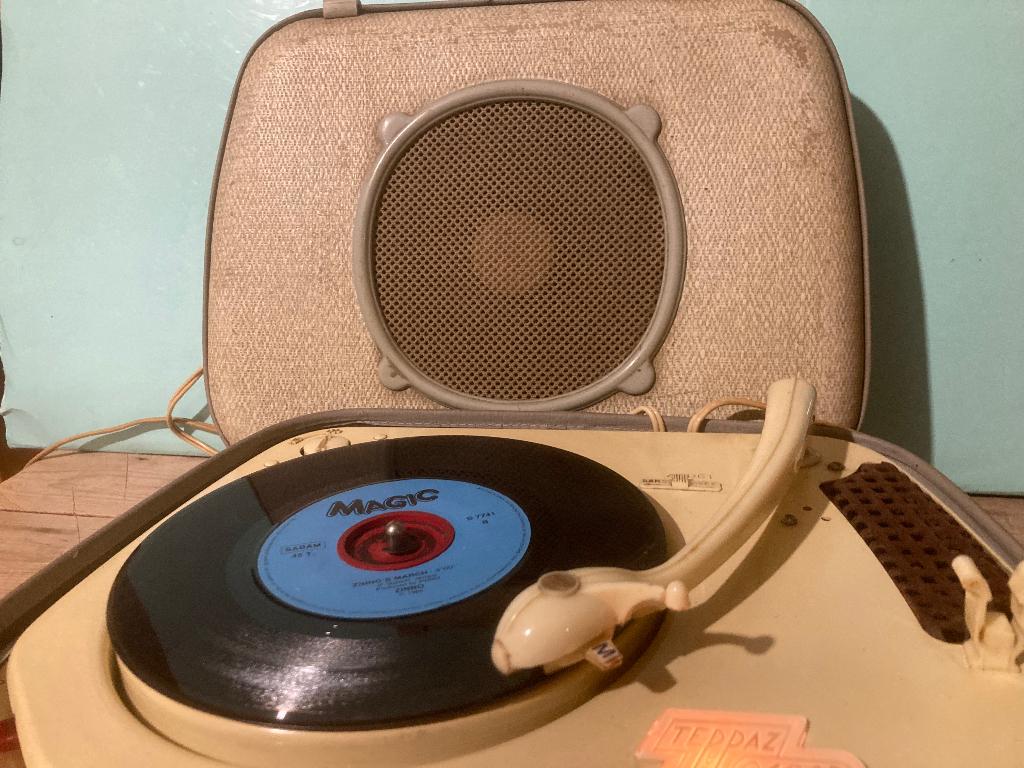 tourne disque, Enlèvement