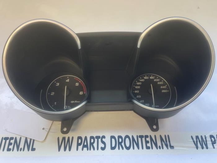 Compteur kilométrique KM d'un Alfa Romeo Giulia, -, 3 mois de garantie, Utilisé, Alfa Romeo