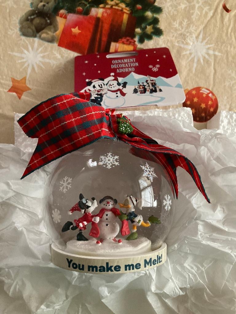 Nieuw Disney ornament Minnie Mouse & Katrien Duck, Verzamelen, Ophalen of Verzenden, Overige figuren, Nieuw, Beeldje of Figuurtje