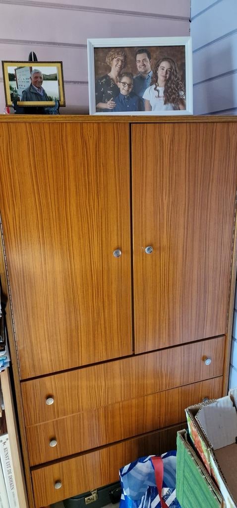 Armoire haute couleur bois, Enlèvement